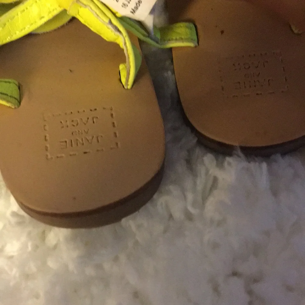Janie and Jack beautiful size 6 lime flower sandal